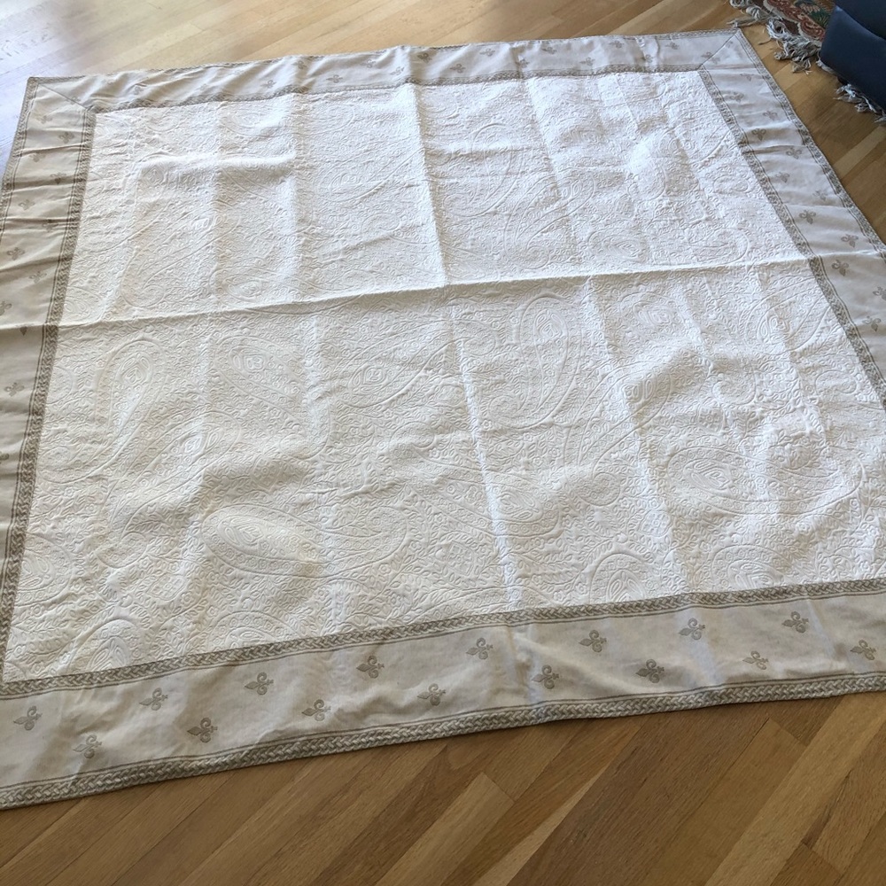 Square tablecloth